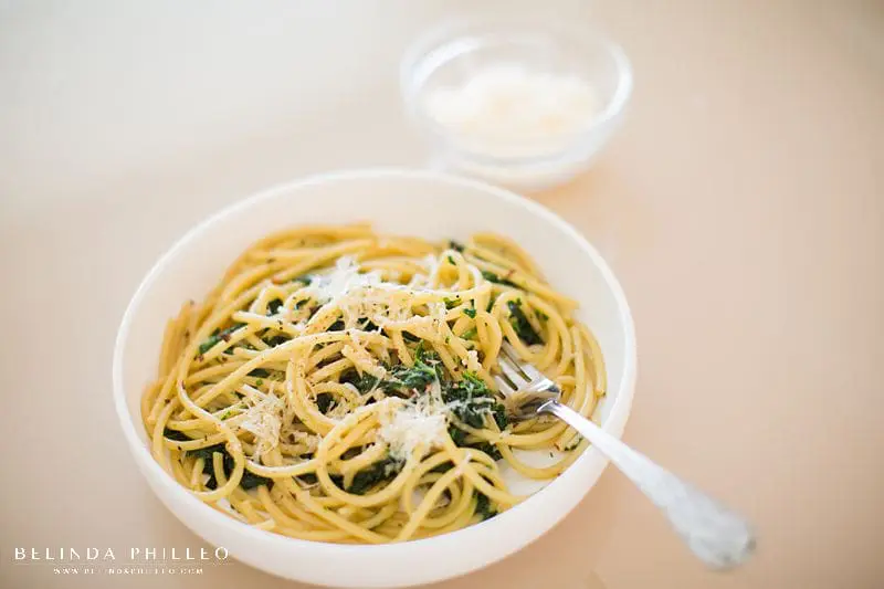 Easy dinner recipes for when you're busy planning your wedding. Pasta with kale