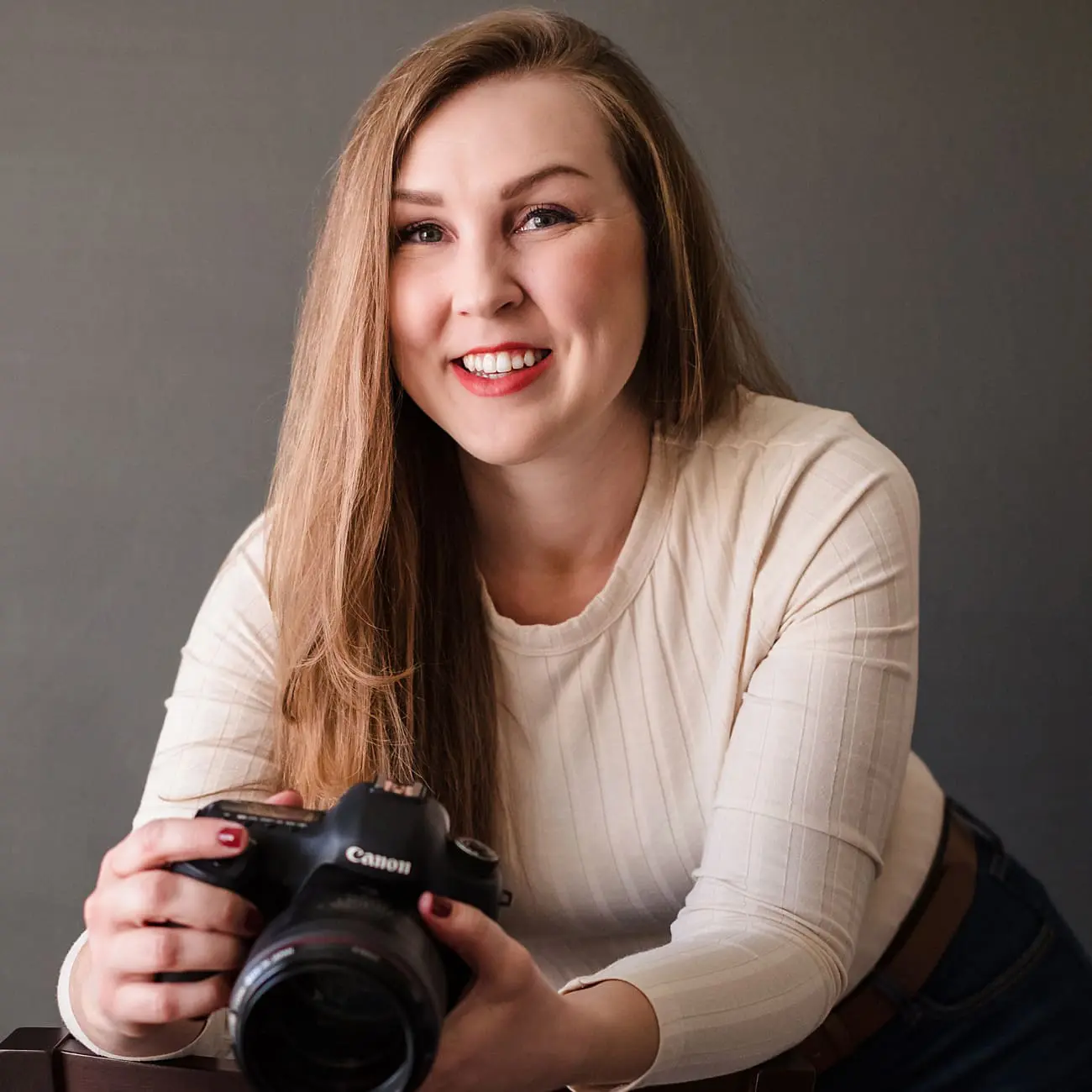 Headshot of Orange County wedding photographer, Belinda Philleo