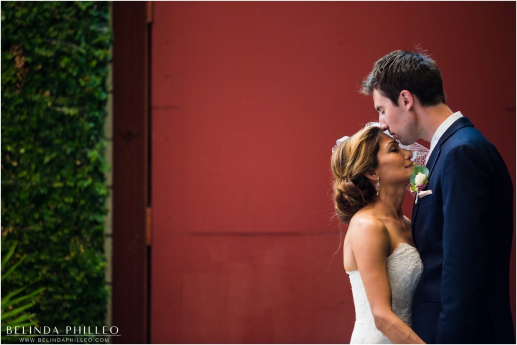 Romantic bride and groom photos at Smog Shoppe Los Angeles Wedding. Photography by Belinda Philleo